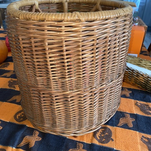 Vtg wicker round - wicker,